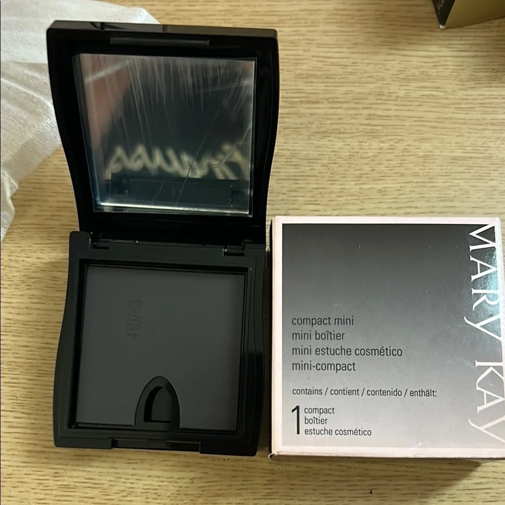 Mary Kay Compact Mini in Black